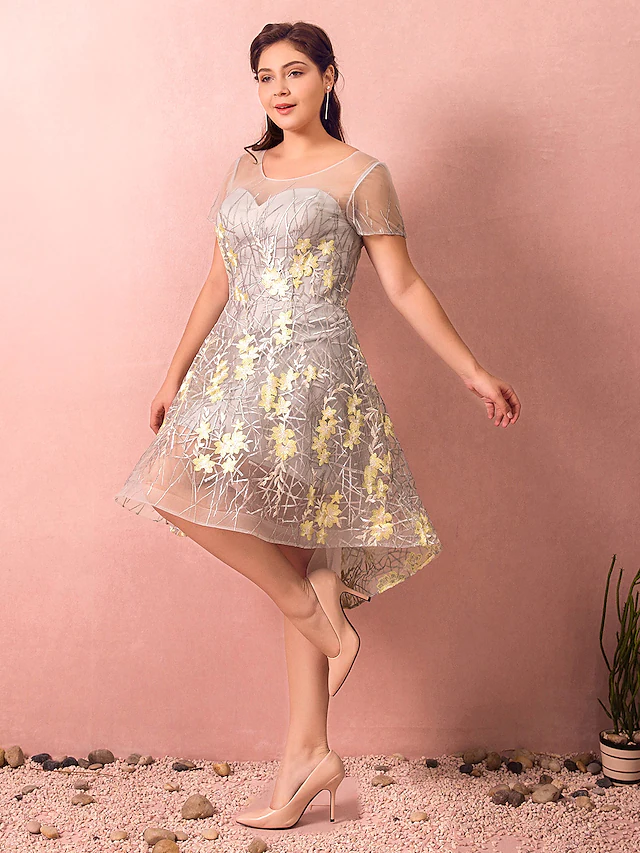 A-Linie, Übergröße, Homecoming-Cocktailpartykleid, Illusionsausschnitt, kurze Ärmel, asymmetrisch, knielang, Spitze, Satin, Tüll mit Applikationen